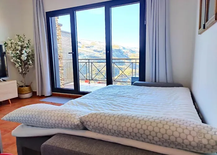 Apartment Bed And Snow Zona Media *